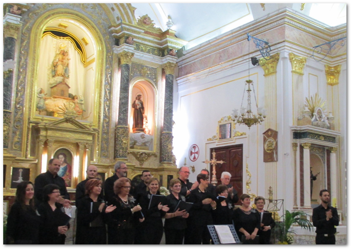 fotografia de la coral de l'Agrupació Santa Cecília d'Ador realitzada el diumenge dia 8 de maig de 2016 a l'església parroquial d'Ador al concert de Primavera