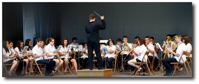 banda jove de l'Agrupació Santa Cecília d'Ador realitzada el 25 de juny de 2011 amb motiu del  XII Festival de Bandes Juvenils  celebrat a la Casa de la Marquesa de Gandia