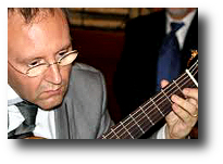 imatge de Ramon Garcia i Soler en un concert de guitarra