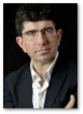 fotografia del primer pla de l'autor Carlos Pellicer Andrés